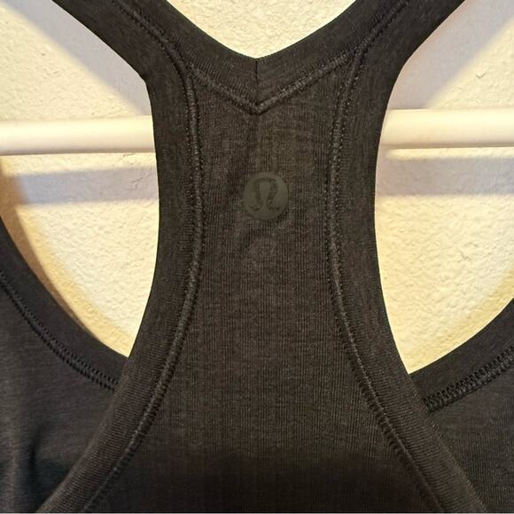 lululemon athletica Black Fitted Tank Top Ebb to street tank sz 10 built in bra - Picture 2 of 4